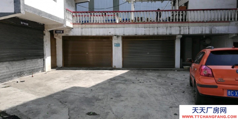 該場地位于金星社區紅星組遵綏路旁，水電齊全，交通方便。