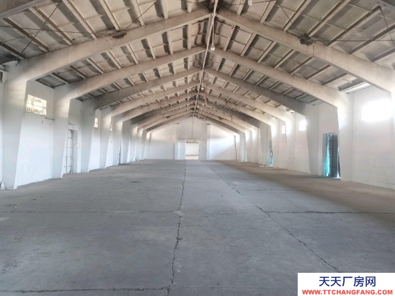 (出租) 標(biāo)準(zhǔn)磚混月臺(tái)廠房出租，交通便利，水電路通，配獨(dú)立辦公室。