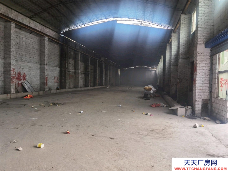 (出租) 租廠房，住房可免費提供，門面出租。