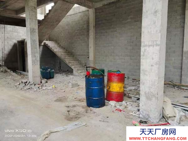 (出租) 空地面積800平方，建房面積300平方，共二層