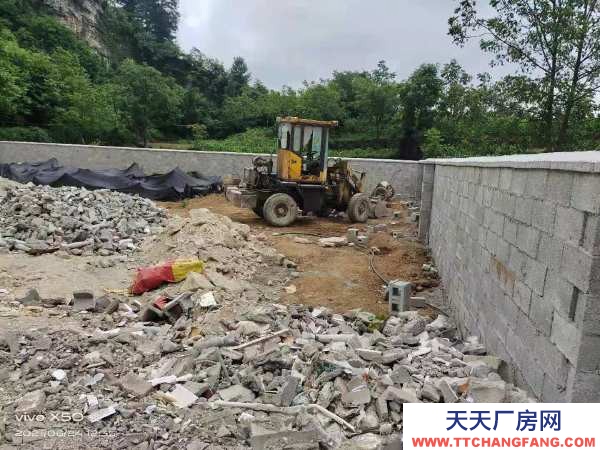 (出租) 空地面積800平方，建房面積300平方，共二層