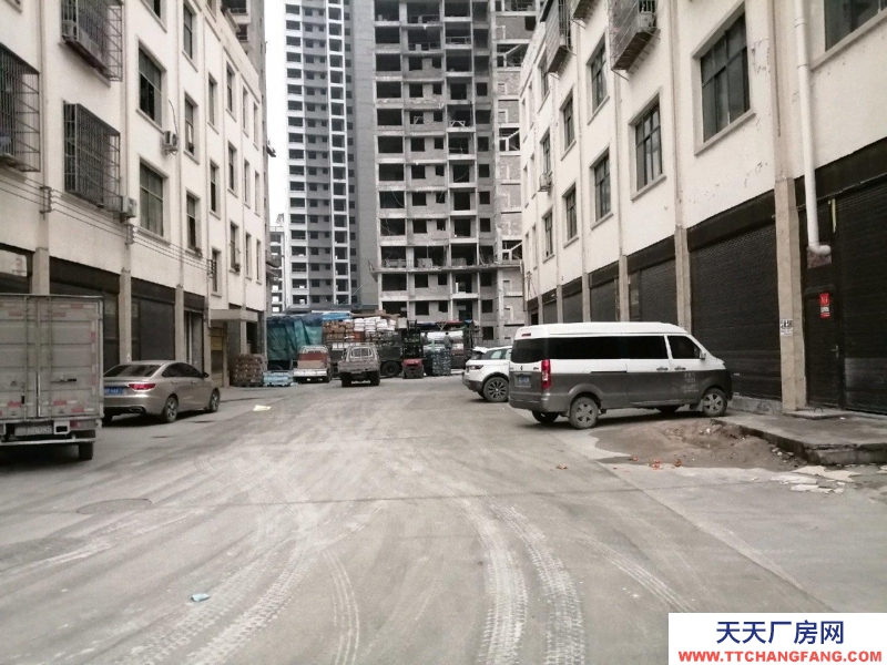 交通方便，銅仁城南高速路口，非常好的倉儲物流園