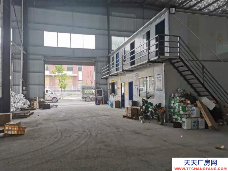 主干道邊，高12米，可賣500或1000平米。