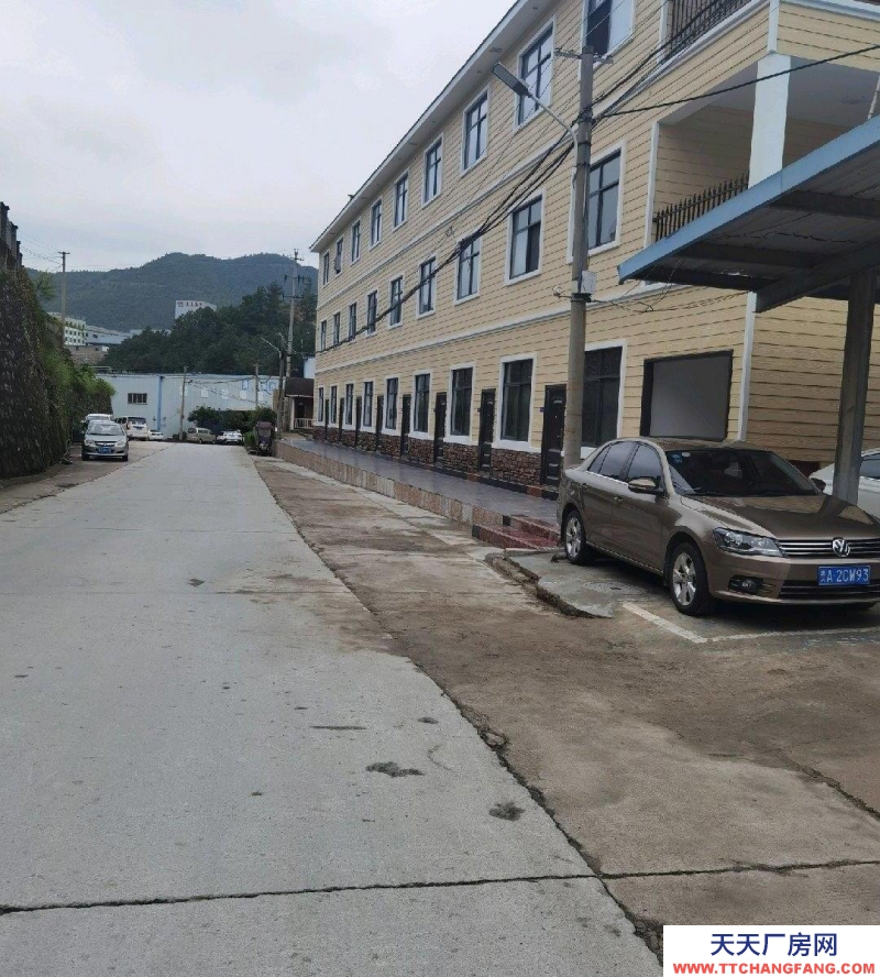 距離青巖古鎮(zhèn)6公里，交通便利，水，電通訊完備