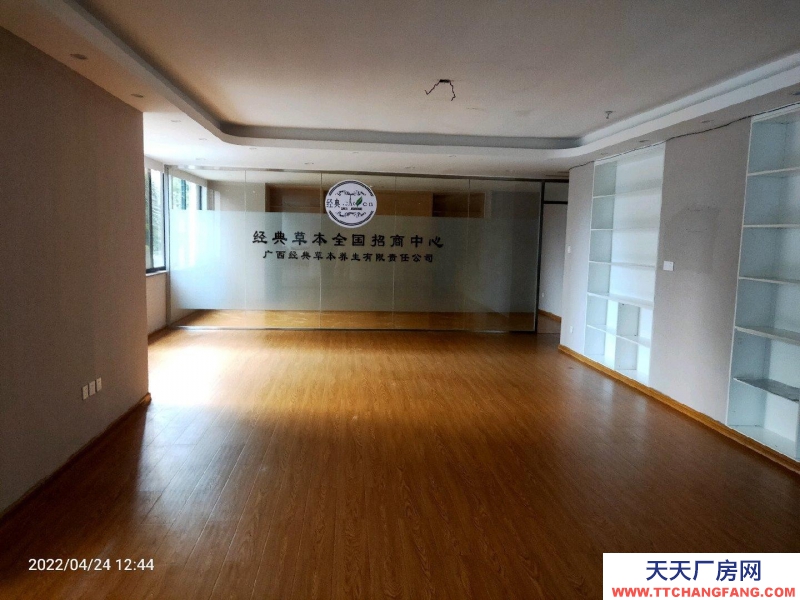 南寧市青秀區(qū)(出租) （個人）教育路臨街2樓320平場地招商