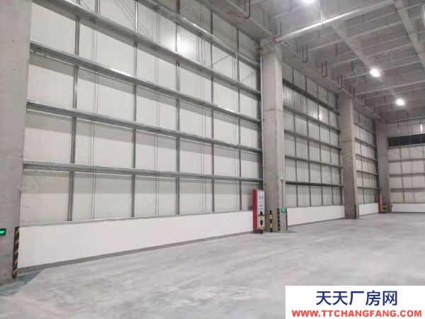 南京市 浦口浦泗路星火地鐵口丙二月臺(tái)庫(kù)10000平 可分租 場(chǎng)地超大