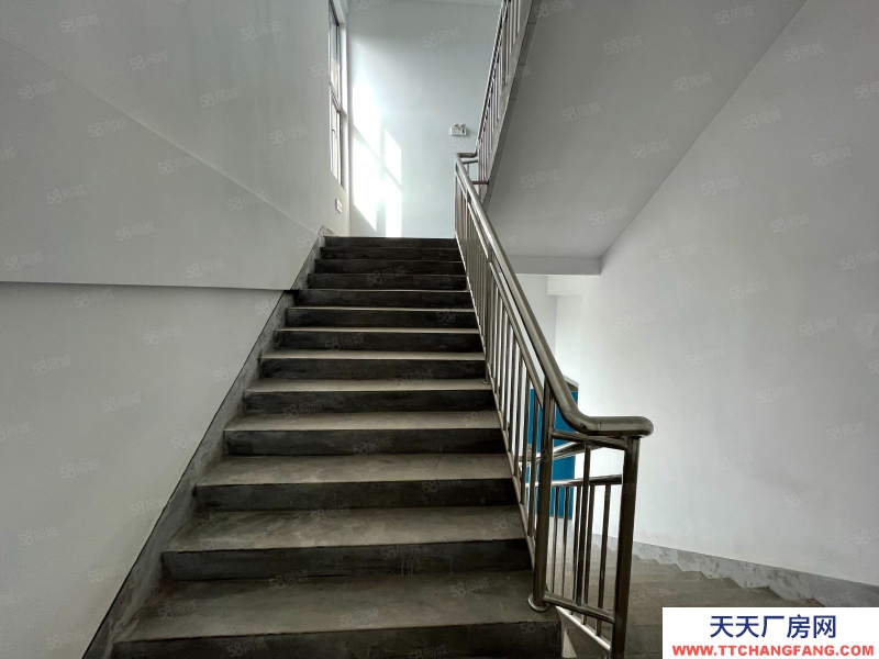 濟南西寫字間2799元平起?？勺鲚p加工，倉儲，手續齊全新房