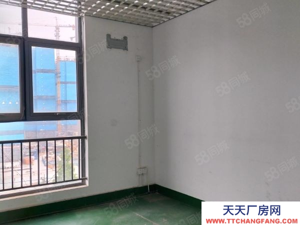 南京市浦口區(qū)天潤城地鐵口廠房出租有貨梯大車口進采光好隨時看房