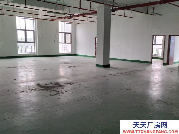 南京市浦口區(qū)天潤城地鐵口廠房出租有貨梯大車口進采光好隨時看房