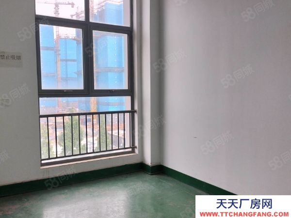 南京市浦口區(qū)天潤城地鐵口廠房出租有貨梯大車口進采光好隨時看房