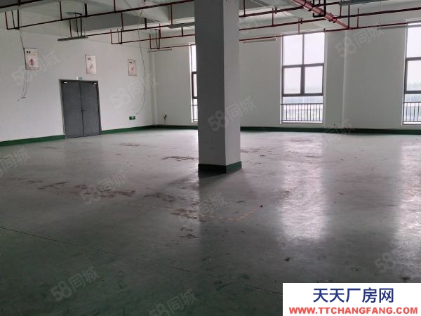南京市浦口區(qū)天潤城地鐵口廠房出租有貨梯大車口進采光好隨時看房