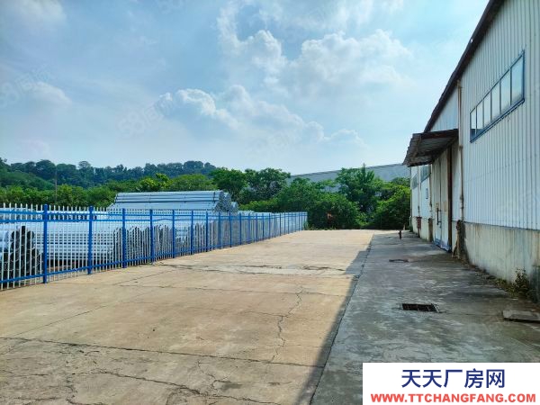 南京市棲霞新港大道400平單層。適合大車(chē)進(jìn)出，固話地坪。