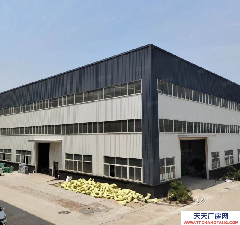 濟南長清廠房車間配有行車，水電齊全，此廠房可進大車，大院，可雙面卸貨