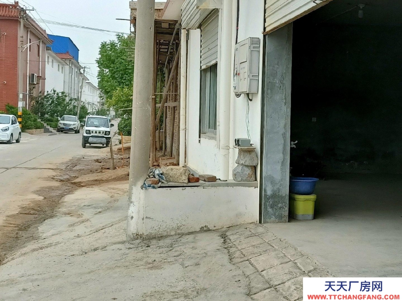 濟南長清濕地公園南門附近，交通方便，水電齊全，