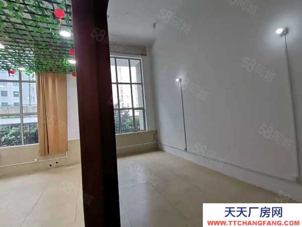 長(zhǎng)沙市岳麓區(qū)芯城科技園旁1樓，倉(cāng)庫(kù)和廠房層高5.2米100多平可定制直租