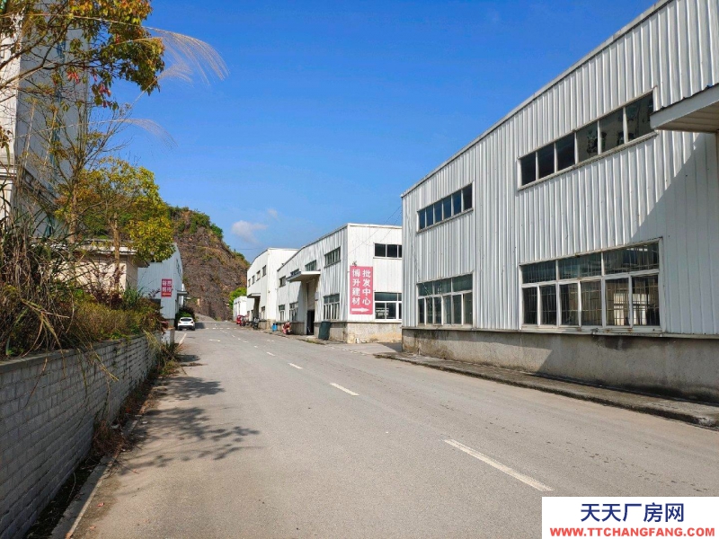 重慶黔江 工業(yè)廠房帶行車，層高12米