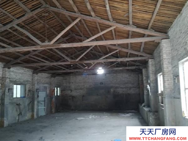 (出租) 鄭州中原工廠大院二十余畝，有大小廠房倉庫十幾個現(xiàn)分租