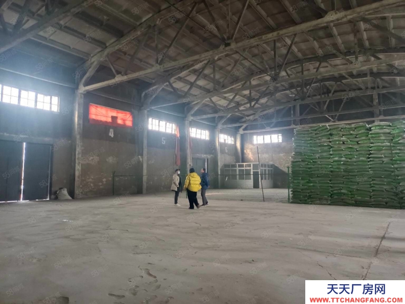 青島市北1500平大面積廠房，地面平整，層高12米，可做體育類