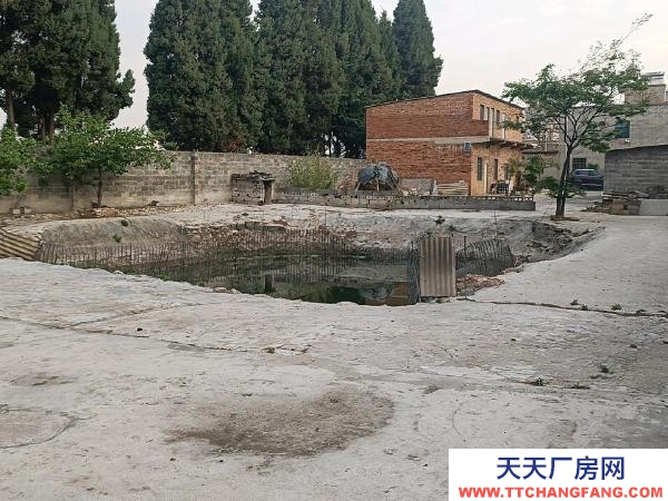 (出租) 本廠(chǎng)房適合加工、倉(cāng)庫(kù)、停車(chē)位等多型運(yùn)用，也合適作為農(nóng)家樂(lè)