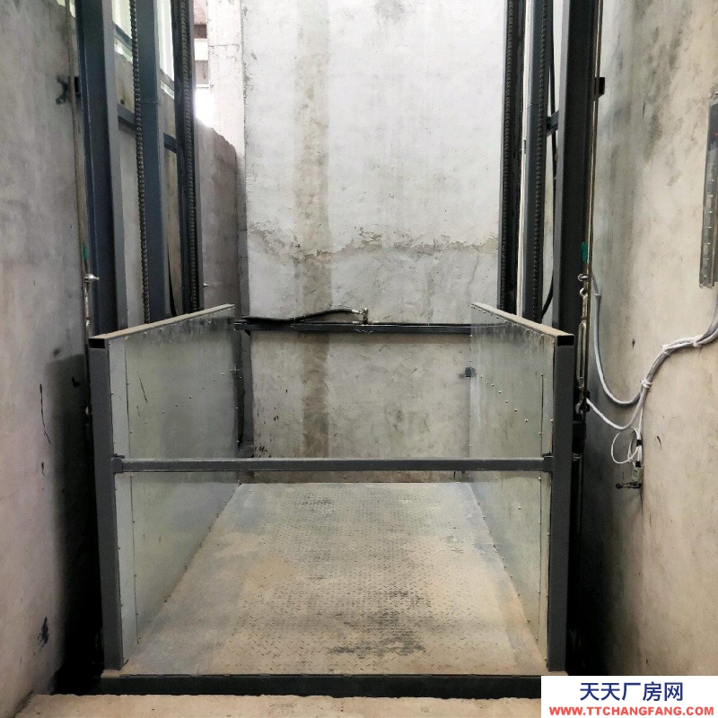 (出租) 重慶南川一共三層，每層300平米，專用升降機上下貨