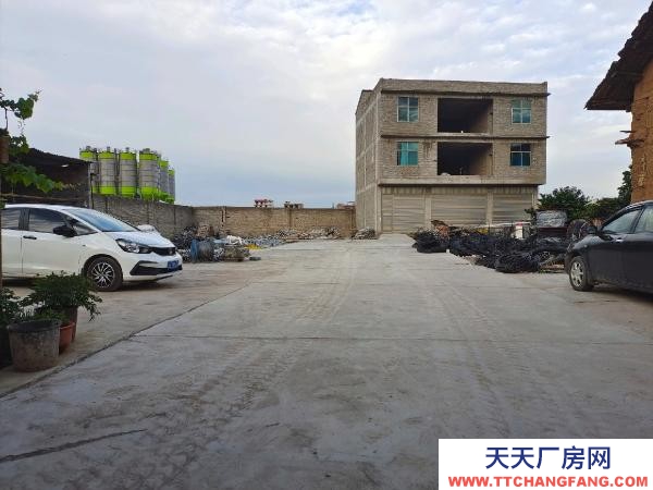 (出租) 公路邊群山懷抱的農(nóng)家大院出租10～30年，低價(jià)。