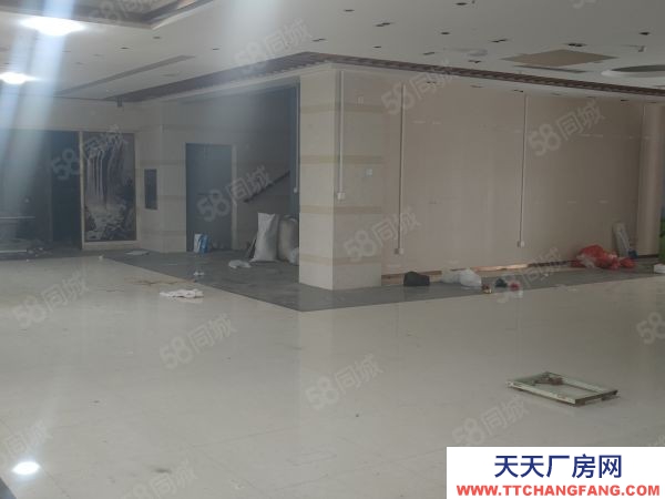 長沙市雨花區經開區一樓260平展示辦公電商一體交通便利