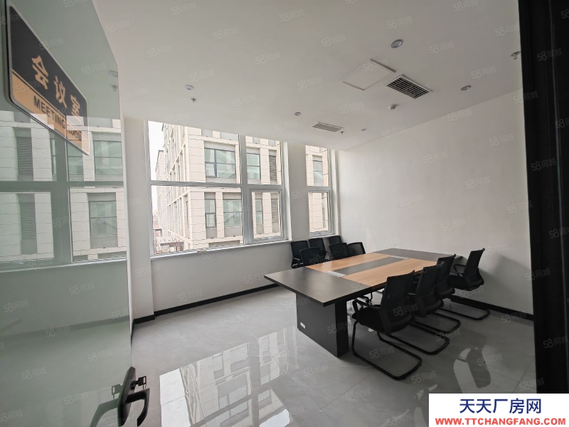 青島城陽夏莊廠房出租，二樓860平 精裝修 可生產辦公研發！
