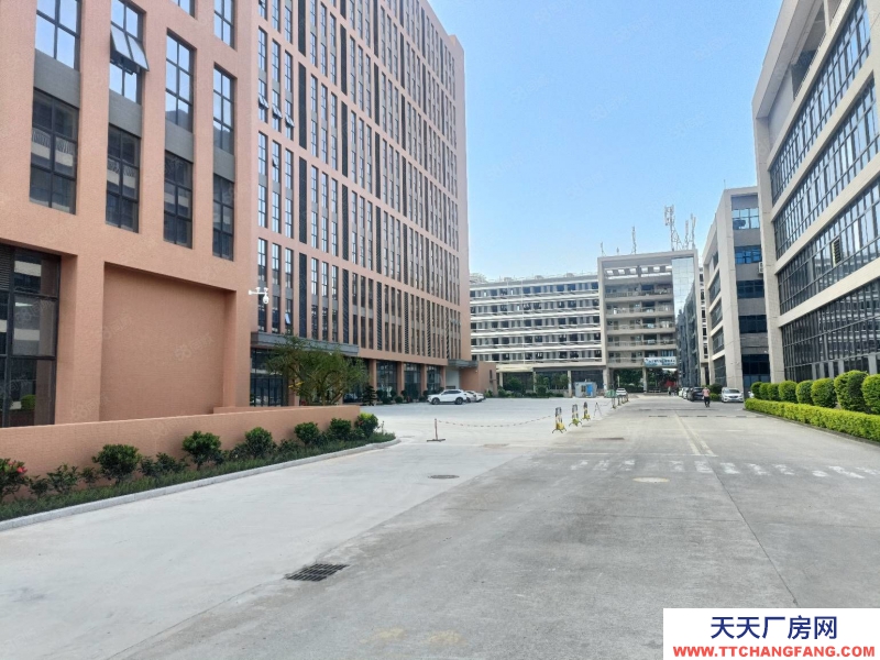 (出租) 東莞黃江新建標準廠房30000平，園區空地大形象好，好招工高速近