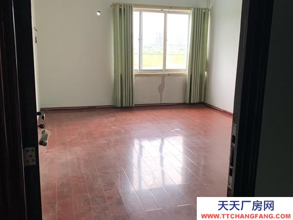 (出租) 道路寬闊，方便停車，環(huán)境良好，空曠