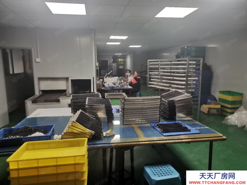 (出租) 東莞常平帶現(xiàn)成噴油絲印設(shè)備與環(huán)評(píng)廠房，1000平方，可分租一半