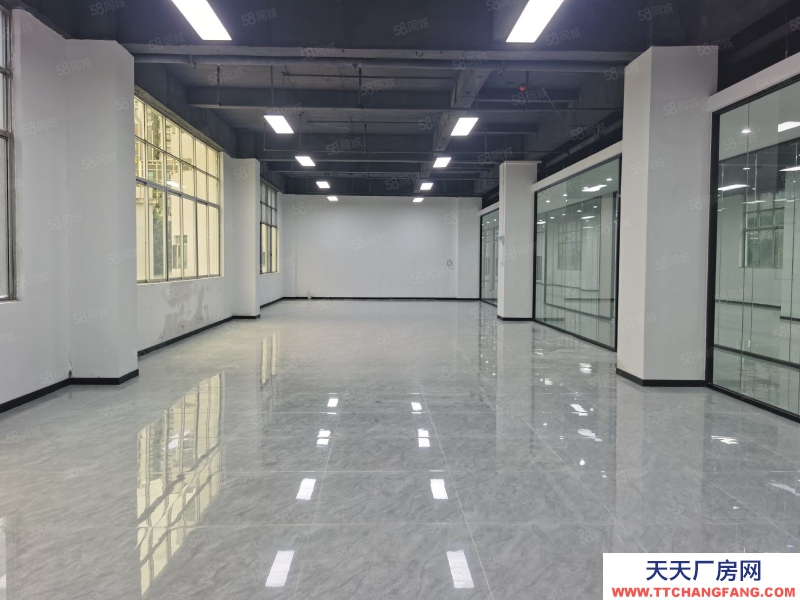 (出租) 深圳龍崗中心城地鐵口電商產業園辦公室320平低價出租地鐵口易招工