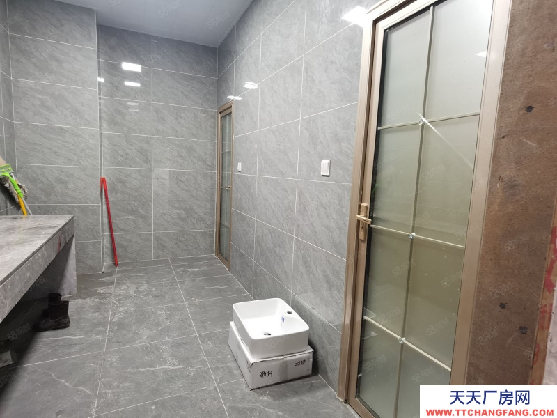 (出租) 深圳龍崗中心城地鐵口電商產業園辦公室320平低價出租地鐵口易招工