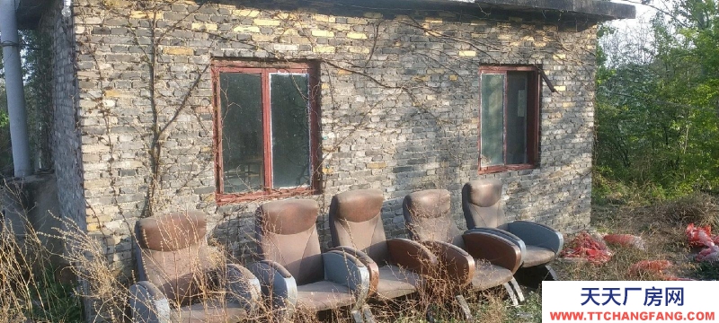 (出租) 以前養羊廠地，100平左右，地方寬闊，水電都有，交通便利。