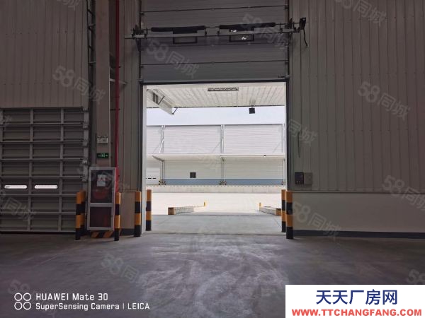 無(wú)錫江陰青陽(yáng)物流園區(qū)10000平高標(biāo)平臺(tái)倉(cāng)庫(kù)出租可分租