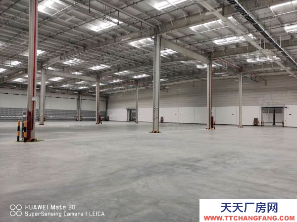 無(wú)錫江陰青陽(yáng)物流園區(qū)10000平高標(biāo)平臺(tái)倉(cāng)庫(kù)出租可分租