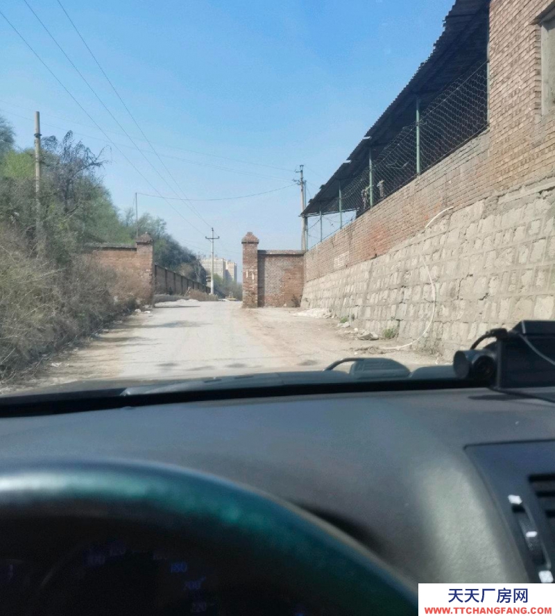 (出租) 市政處旁獨立大院，臨街主路，有水電，有辦公室