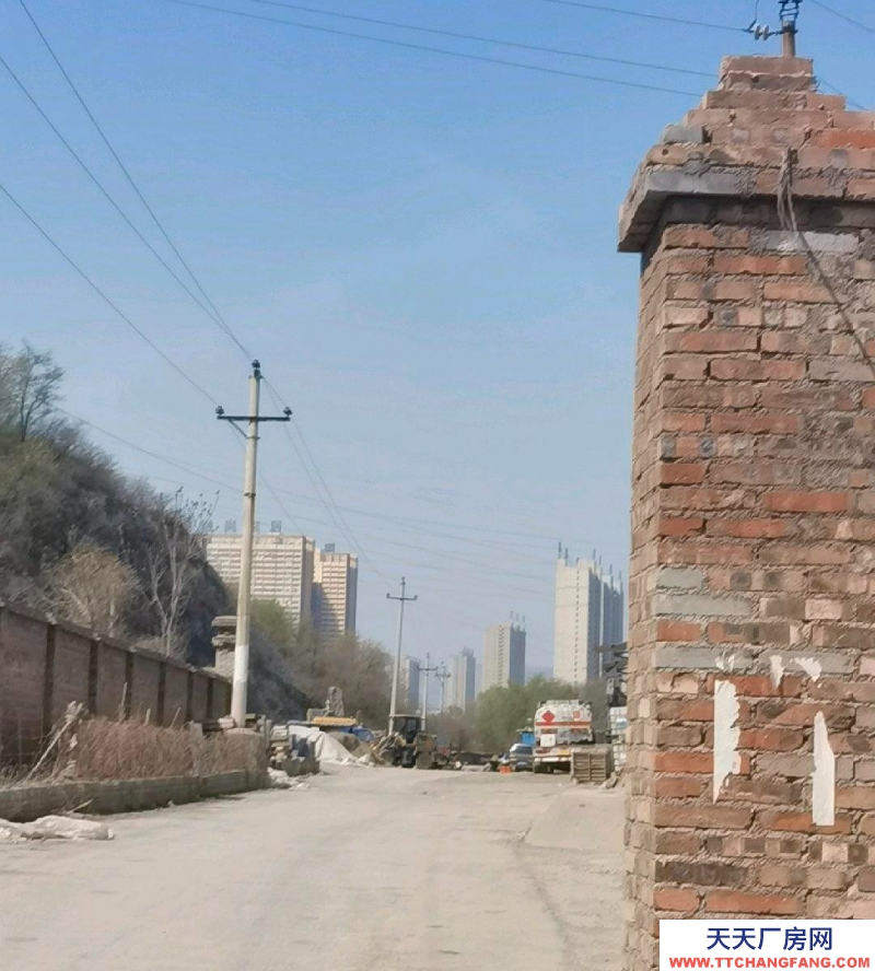 (出租) 市政處旁獨立大院，臨街主路，有水電，有辦公室