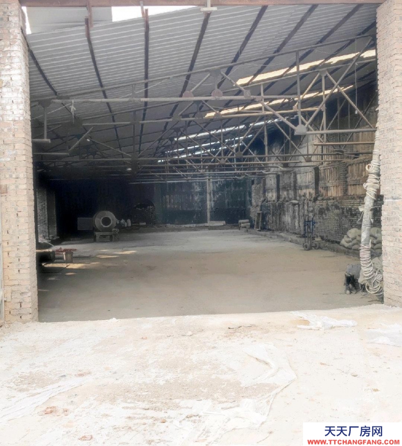 (出租) 面積近600平，彩鋼屋頂，地面已硬化，交通便利