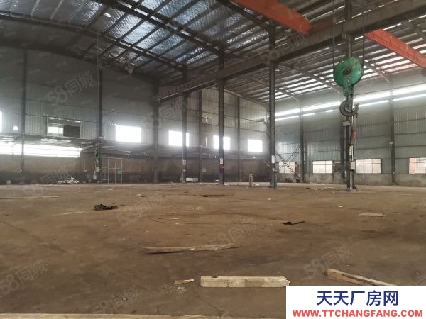 湘潭市雨湖區北二環路標準鋼構廠房出租，配備多臺行車