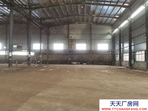 湘潭市雨湖區北二環路標準鋼構廠房出租，配備多臺行車