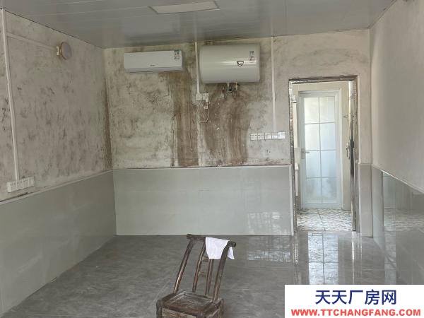 湘潭市湘鄉(xiāng)市 灰虞線(xiàn)邊上，水電齊全，有辦公室、衛(wèi)生間及停車(chē)坪