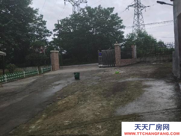 湘潭市湘鄉市 玲子橋路邊。80平，另一個小套間可出租，租金另算。貼在房在