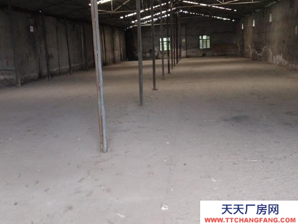 (出租)潛江 在月湖灣灣旁邊的道路寬廠。可進十七米長的大車