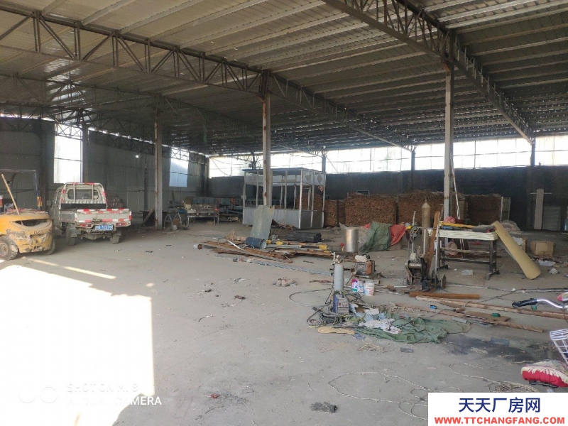 臨沂費縣西327國道北2畝，廠房800平和飯店門頭五間一處