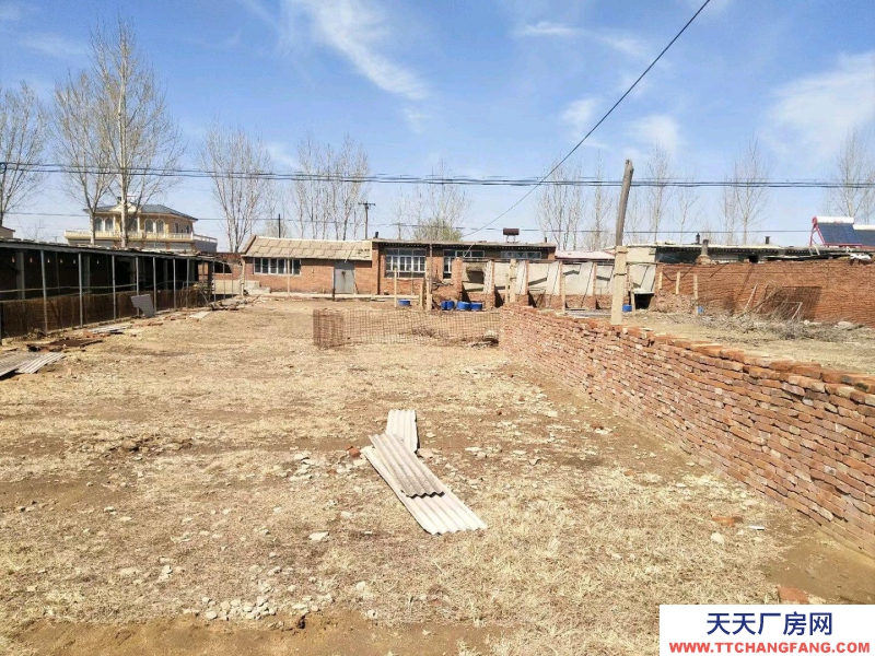 河北昌黎縣S261省道旁邊四畝大院兒出租