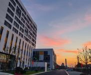 (出售) 房東直售，層高12米，直接入駐