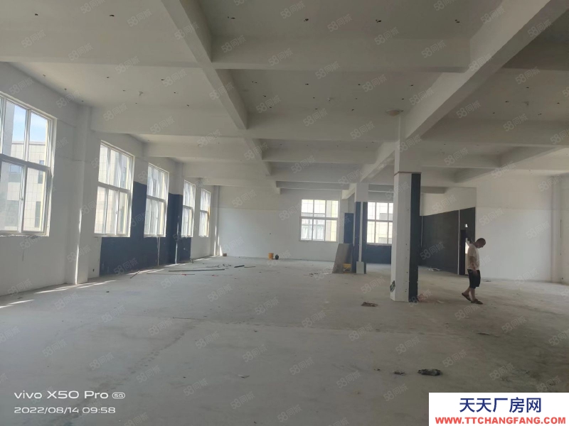 菏澤牡丹廠房面積8000平，寬敞明亮，適合做工業(yè)。周圍交通便利，出行，購物方便