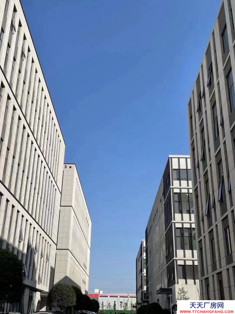 青白江城區(qū)1公里，二繞內(nèi)，高速口，50年產(chǎn)權(quán)廠房，現(xiàn)房呈現(xiàn)，首付僅25%，出售！