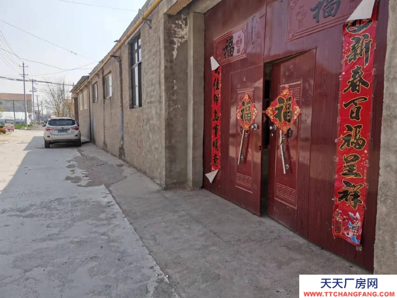 菏澤單縣五叉路口西邊權樓，1300平左右，可做廠房，可當倉庫