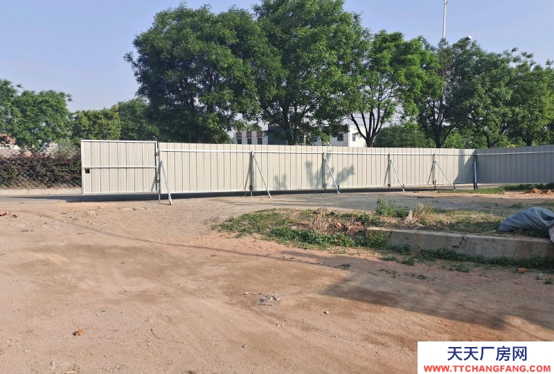 (出租)鞍山 鐵東區前峪村64路車站旁，700平，正房三間，廂房三間！